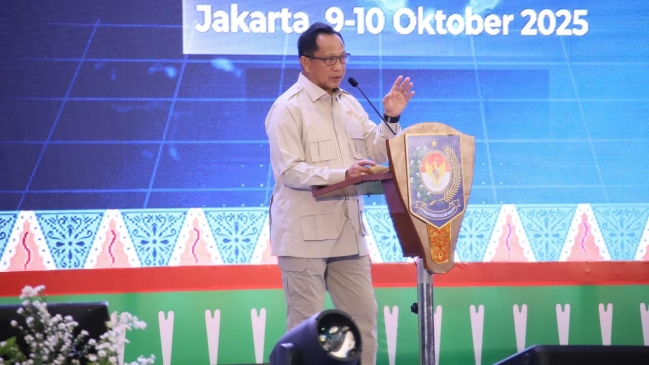 Porno yulduzlar kiyingan va yalangoch