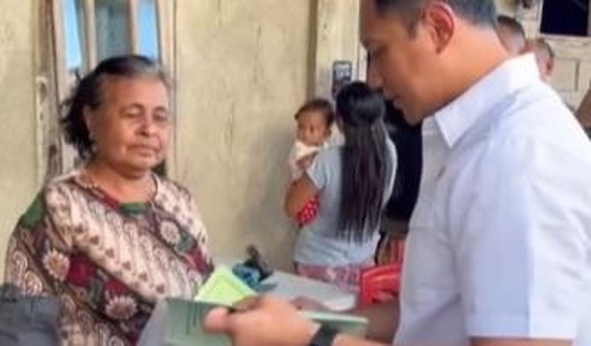 Untuk diketahui, AHY telah resmi dilantik oleh Presiden Joko Widodo (Jokowi) menjadi Menteri ATR/BPN pada Rabu, (21/2) lalu.