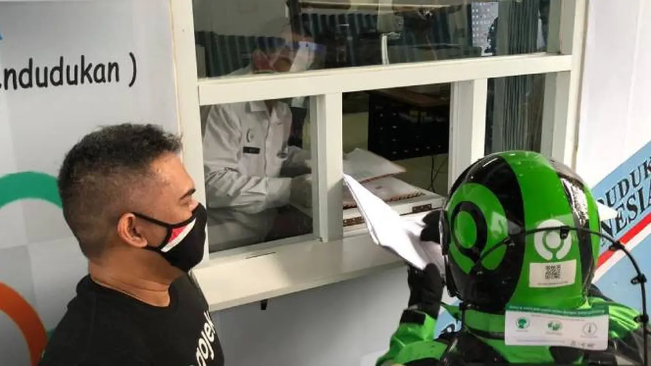 Pemerintah Kota (Pemkot) Tangerang Selatan (Tangsel) menggunakan layanan GoSend dari Gojek untuk pengurusan dokumen kependudukan. Dok: Gojek