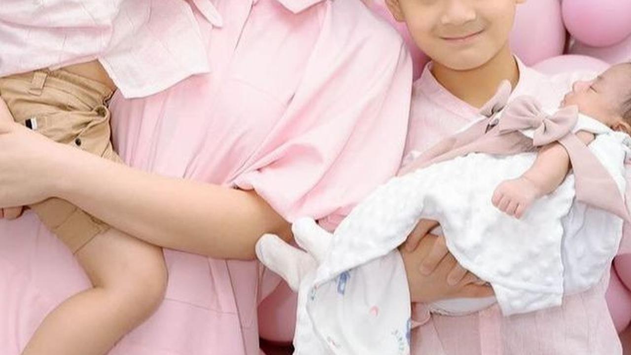 Wajah Baby Lily Bikin Penasaran