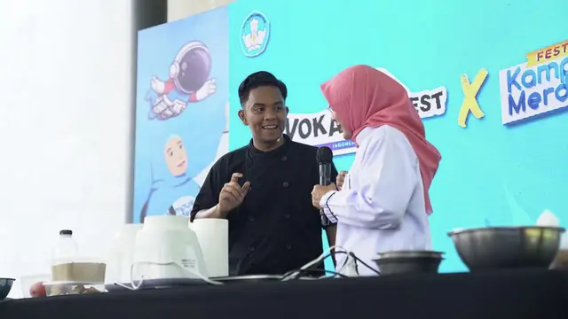 Potret Kiki Memasak Bersama Dirjen Pendidikan Vokasi, Sumber Instagram: @kiki.mci11