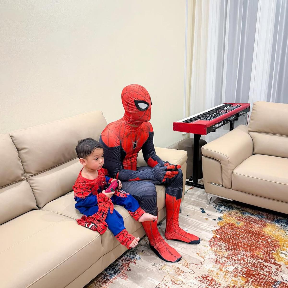 Potret Lucu Abang L Anak Lesti Kejora Cosplay, Mulai Avengers Sampai Pemain Manchester United