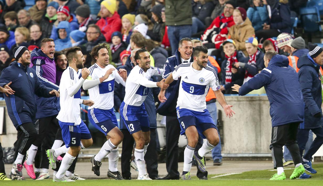 1. San Marino (Eropa) - Pemerintah negara kecil di eropa ini membuat kebijakan libur nasional setiap timnas San Marino cetak gol di laga internasional. Meskipun kalah, mencetak gol dianggap suatu keberhasilan yang pantas dirayakan. (AFP/Vidar Ruud)