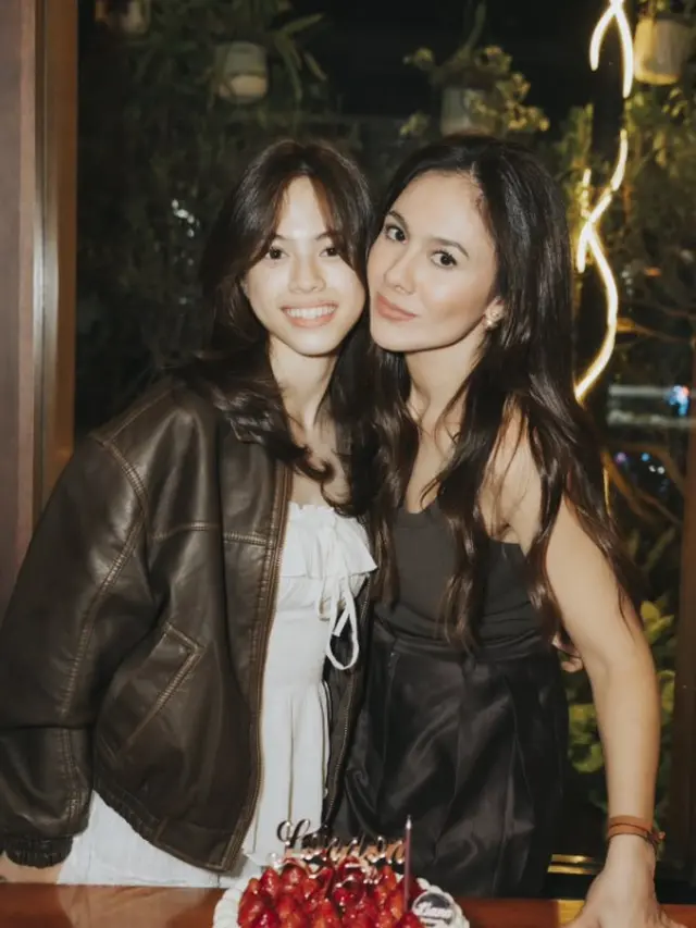 Potret Hangat Wulan Guritno dan Tiga Anaknya