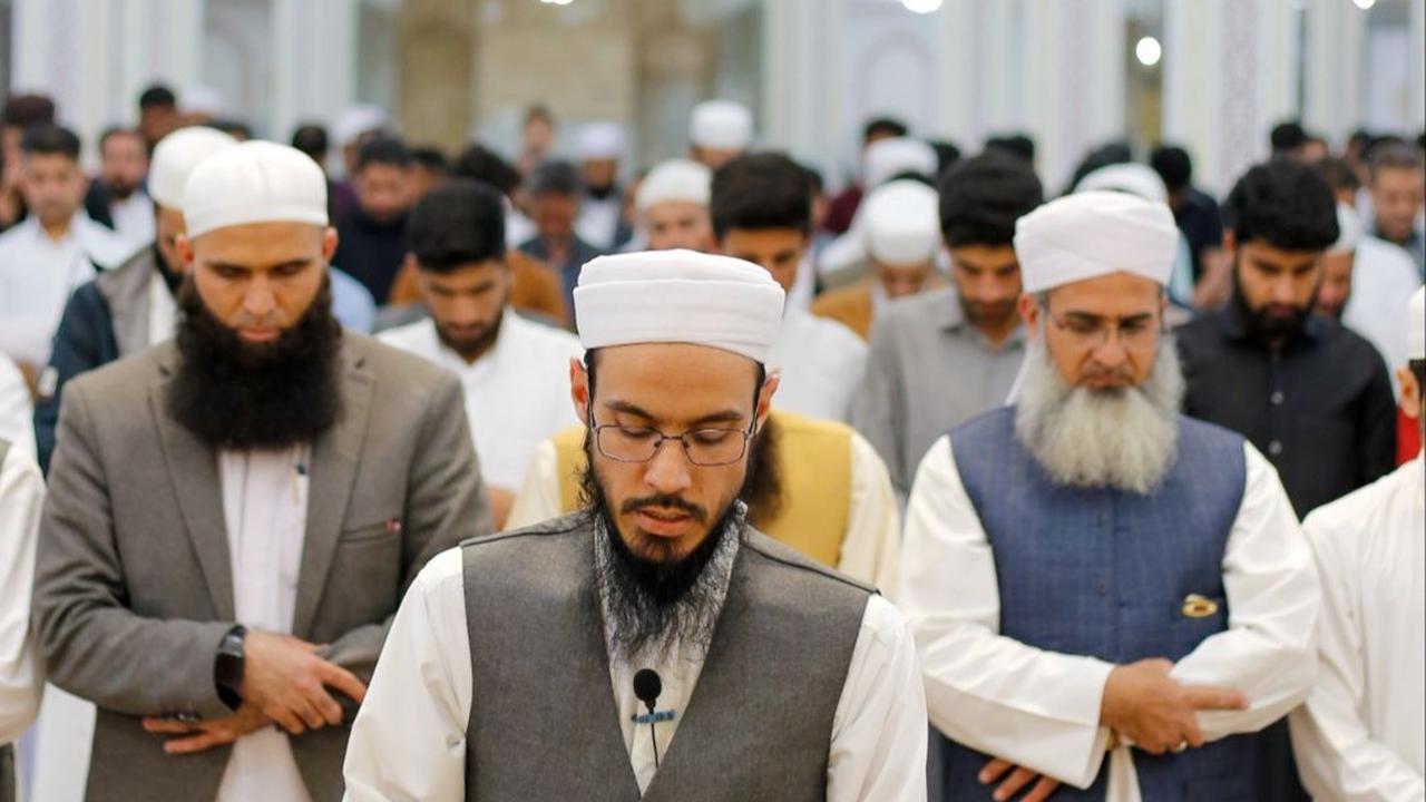 Sholat Jenazah Perempuan: Niat, Cara, dan Doa-doanya