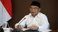Menko PMK Muhadjir Effendy menyampaikan cuti bersama 2021 dikurangi dari 7 hari menjadi hanya tinggal 2 hari saja saat Rapat Koordinasi di Kantor Kemenko PMK, Jakarta, Senin (22/2/2021). (Kementerian Koordinator Bidang Pembangunan Manusia dan Kebudayaan)