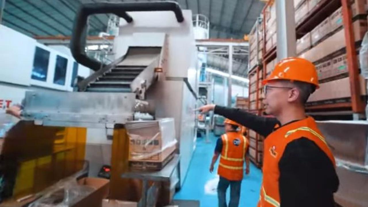 Ada 2 Unit Pencetak Preform, Hasilkan Jutaan Calon Botol
