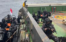 TNI AL Amankan Dua Kapal Pengangkut Nikel di Perairan Mandiodo