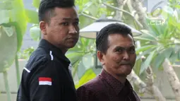 Mantan anggota DPRD Sumatera Utara (Sumut), Musdalifah yang ditangkap oleh penyidik tiba di gedung KPK, Jakarta, Senin (27/8). Musdalifah merupakan tersangka dugaan penerimaan suap dari mantan Gubernur Sumut Gatot Pujo Nugroho. (Merdeka.com/Dwi Narwoko)
