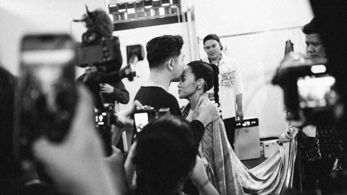 Couple Goals Supportive, 5 Potret Dukungan Menyentuh Donne Maula di Konser Bingah Yura Yunita
