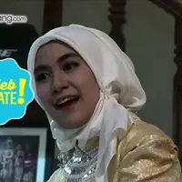 Anisa Rahma sedang sibuk menjalani perkuliahannya di jurusan arsitektur. Selain itu, ia juga sambil belajar berbisnis hijab. Setelah lulus, Anisa lebih pilih bisnis atau kerja di bidang arsitektur? 