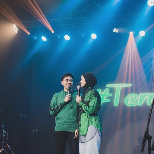 Ayudia Bing Slamet dan Ditto Percussion. (Foto: Instagram @ayudiac)