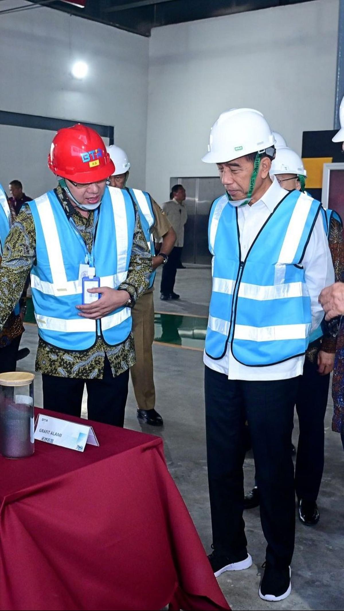 Presiden Jokowi menekankan pentingnya kapasitas produksi ini dalam memperkuat posisi Indonesia di pasar global. Foto: BPMI Setpres/Muchlis Jr