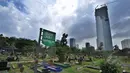 Suasana tempat pemakaman umum (TPU) Menteng Pulo, Jakarta, (15/3/2015). Rencananya, tahun ini ribuan makam di Jakarta akan ditata dengan cara plakatisasi guna penambahan ruang terbuka hijau (RTH) sebagai daerah resapan air. (Liputan6.com/Faizal Fanani)
