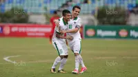 Pemain Indonesia U-19, Egy Maulana Vikri, melakukan selebrasi usai menjebol gawang Myanmar pada laga Piala AFF U-18 di Stadion Thuwunna, Minggu (17/9/2017). Egy Maulana menjadi top skorer Piala AFF U-18 dengan delapan gol. (Liputan6.com/Yoppy Renato)