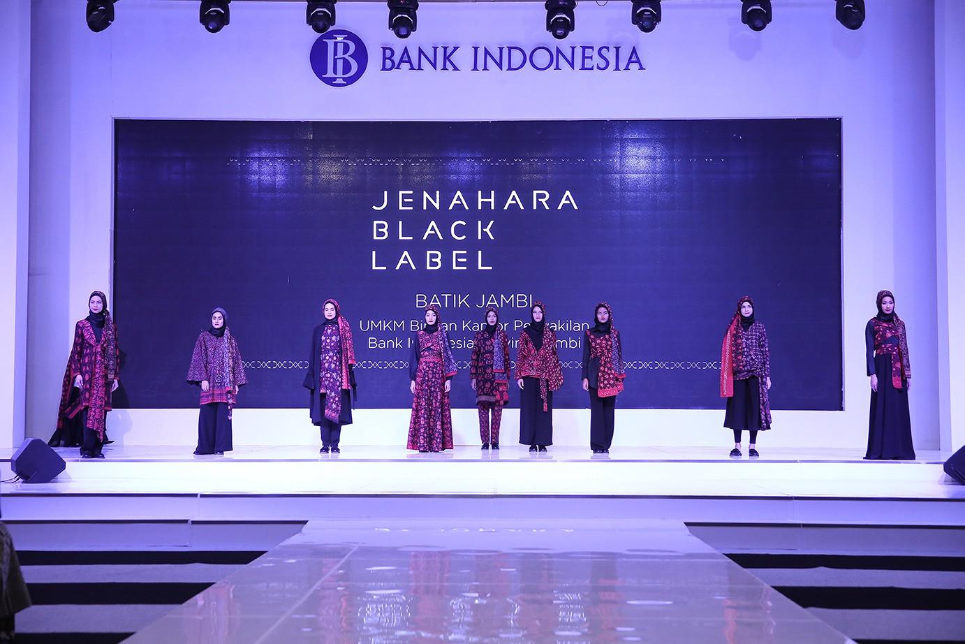 Tabrak Motif Batik Jambi Wujudkan Koleksi Modest Wear Jenahara Yang Eklektik Fashion Fimela Com