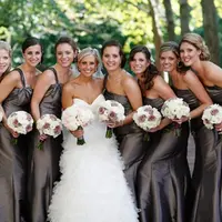 Simak 10 inpirasi gaun pengiring pengantin yang bisa kamu contek.