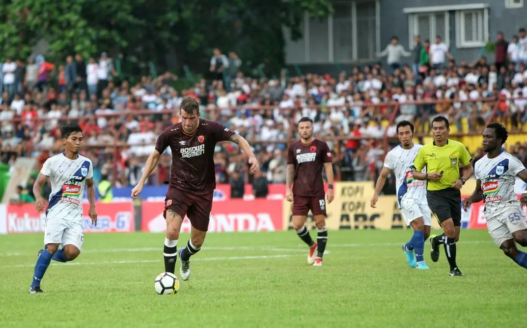 Wiljan Pluim saat laga PSM vs PSIS di Stadion AMM, Makassar, Minggu (25/3/2018). (Bola.com/Abdi Satria)