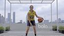 Bersama 23 pemain lain, pemain berusia 24 tahun itu terpilih untuk ikut seleksi pelatnas basket putri proyeksi SEA Games 2017 tahap pertama di Cirebon, Jawa Barat, 12-14 Februari mendatang. (Bola.com/Nicklas Hanoatubun)