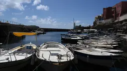 Pemandangan Pulau Ventotene di Lazio, Italia, Minggu (14/6/2020). Pulau Ventotene merupakan salah satu dari Kepulauan Pontine di Italia dan merupakan sisa-sisa dari sebuah gunung api purba. (Xinhua/Alberto Lingria)