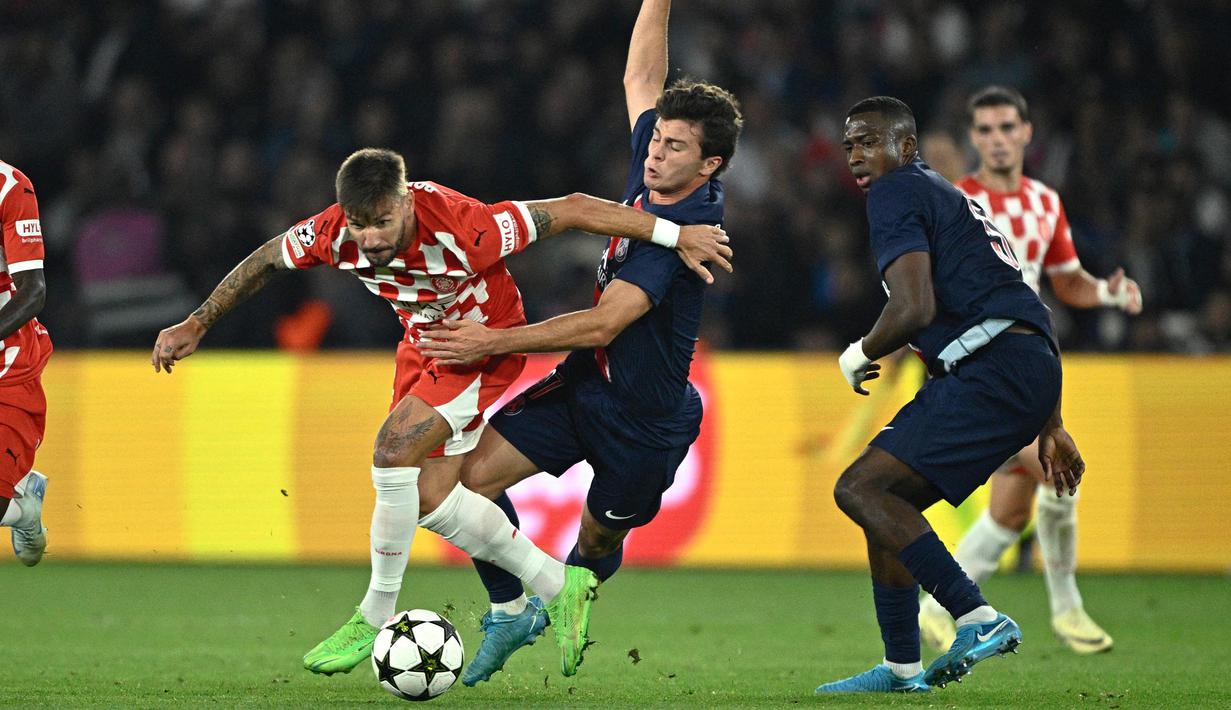 Di babak kedua, Paris Saint-Germain kesulitan menembus pertahanan Girona. (JULIEN DE ROSA/AFP)