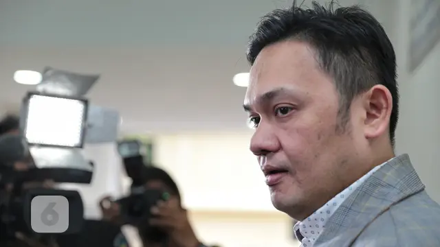 [Bintang] Banyak Pengacara Pamer Kekayaan, Ini Saran Farhat Abbas