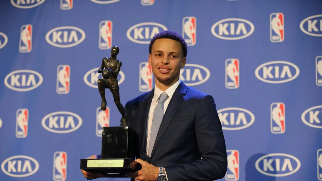 Stephen Curry Dinobatkan Pemain Terbaik NBA