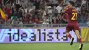 <p>Penyerang AS Roma, Paulo Dybala melakukan selebrasi setelah mencetak gol ke gawang Monza pada pertandingan lanjutan Liga Serie A Italia di Stadion Olimpiade Roma, Rabu (31/8/2022). Dybala mencetak dua gol dan mengantar Roma menang telak atas Monza 3-0. (AP Photo/Gregorio Borgia)</p>