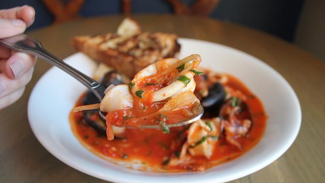 Ilustrasi cumi saus padang