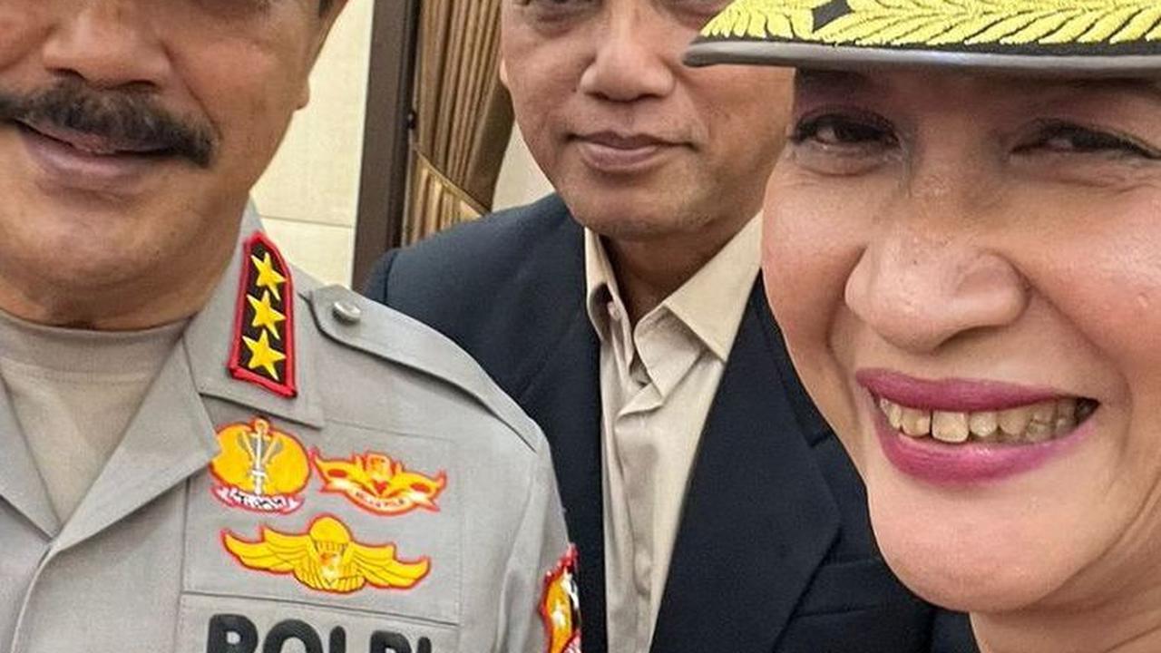 Luar biasanya, Ia adalah polwan pertama di Asia yang memiliki gelar Doktor Forensik.