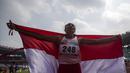 Putri Ni Made Arianti pelari Indonesia berhasil meraih medali perak di cabang para atletik nomor lari 400 meter T13 pada Asian Para Games 2018, di Stadion Utama Gelora Bung Karno Jakarta, Kamis(11/10/2018).  (Bola.com/Peksi Cahyo)