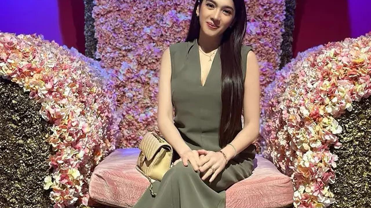 6 Gaya Angel Karamoy Pakai Dress, Tampil Manis hingga Elegan
