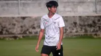 Pemain Timnas Indonesia U-16, Muhammad Valeron, di Lapangan UII, Sleman (26/2/2020). (Bola.com/Vincentius Atmaja)