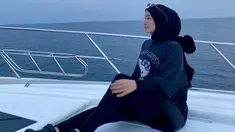 Zaskia Gotik kerap membagikan penampilan terbarunya. Usahanya untuk menurunkan berat badan pun menuai pujian warganet. Mulai menjalani diet pasca melahirkan, perubahan tubuhnya kini sudah bisa terlihat. Saat liburan di awal tahun baru kemarin, Zaskia memperlihatkan lekuk tubuhnya yang langsing. (Liputan6.com/IG/@zaskia_gotix)