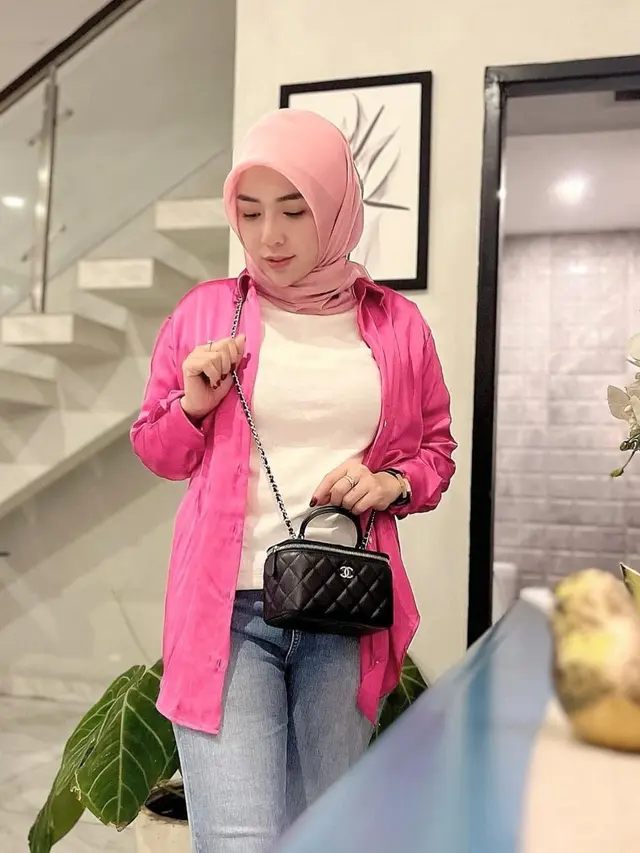 Calon Istri Angga Wijaya Pakai Hijab