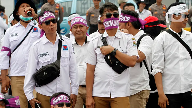 Aksi Demo Honorer Lintas Profesi di Depan DPR