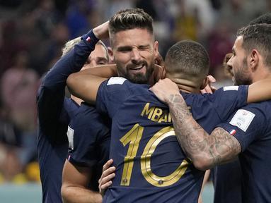 Juara bertahan Timnas Prancis membuka langkahnya dengan gemilang untuk mempertahankan gelarnya di Piala Dunia 2022 Qatar, Rabu (23/11/2022) dini hari WIB. Sempat tertinggal satu gol dari Australia, Olivier Giroud dkk sukses membalikkan keadaan hingga mampu menutup laga dengan kemenangan 4-1. (AP/Thanassis Stavrakis)