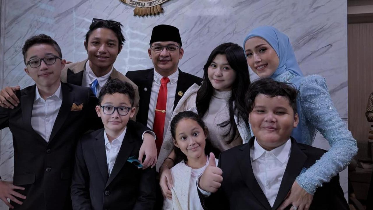 Ganteng dan Cantik, Potret Anak-Anak Pasha Ungu Saat Ikut Pelantikan Anggota DPR