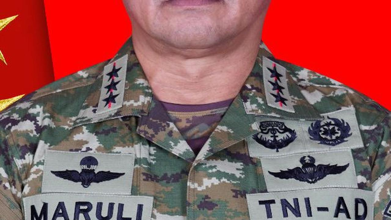 Meski begitu, diakui Fahmi, faktor kedekatan dengan presiden juga bisa menjadi acuan dan sangat menentukan untuk menjadi bintang empat.