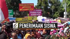 Ribuan guru swasta berdemonstrasi di Surabaya memprotes sistem zonasi yang membuat sekolahnya terancam kekurangan siswa.