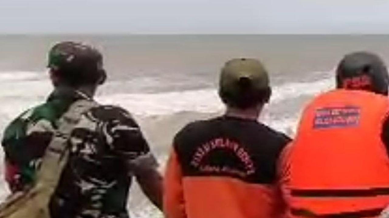Masih ada dua korban yang belum ditemukan, yakni Janna Olivia Soland (24), Mahasiswi asal Swis dan tour guide atas nama Bayu (Ciliwung Camp).