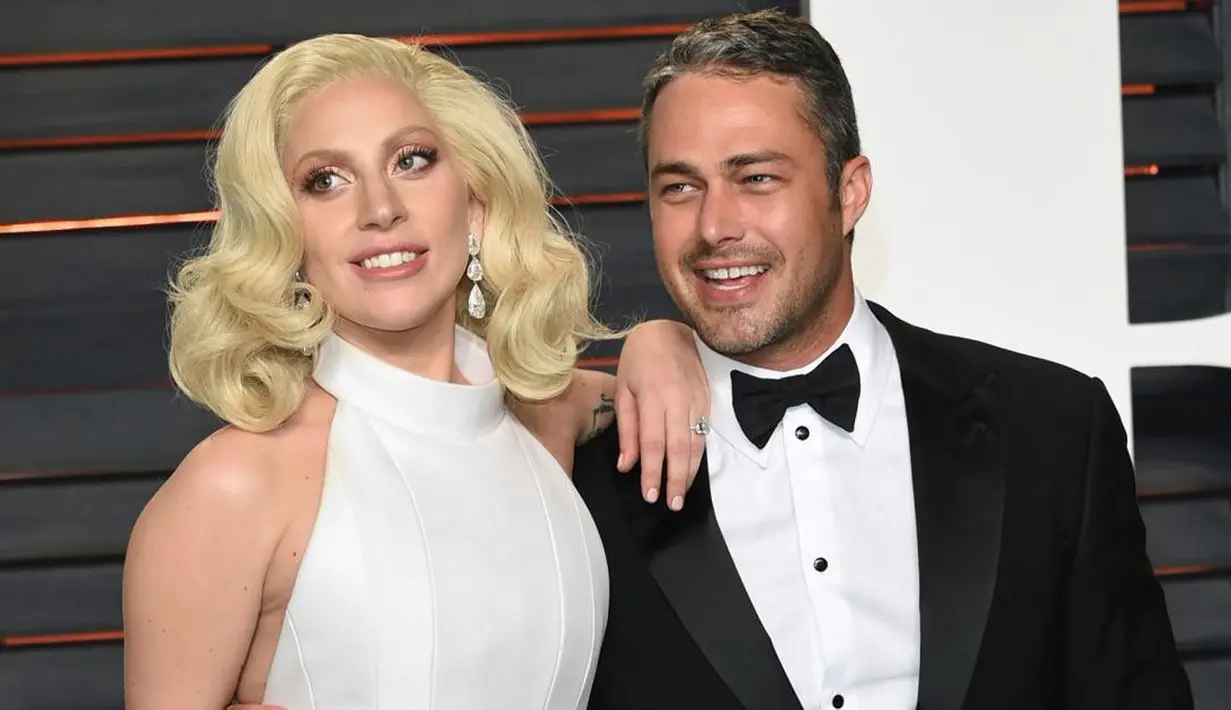Empat tahun pacaran dan tunangan tak membuat Lady Gaga dan Taylor Kinney melangsungkan pernikahan. Mereka berdua pun berpisah pada Juli 2016. (NY Daily News)