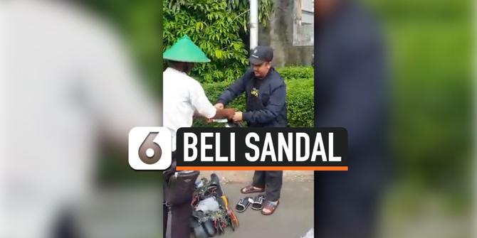 VIDEO: Ustaz Yusuf Mansur Beli Sandal di Pedagang Keliling, Cara Menawarnya Panen Pujian