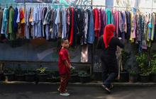 FOTO: Semangat Berbagi di Bulan Suci, Warga Jati Padang Gelar Bazar Ramadan Gratis