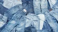 Anda penggemar celana jeans? Ya, celana jeans merupakan celana dengan bahan yang banyak digemari baik pria, wanita, dan anak-anak.
