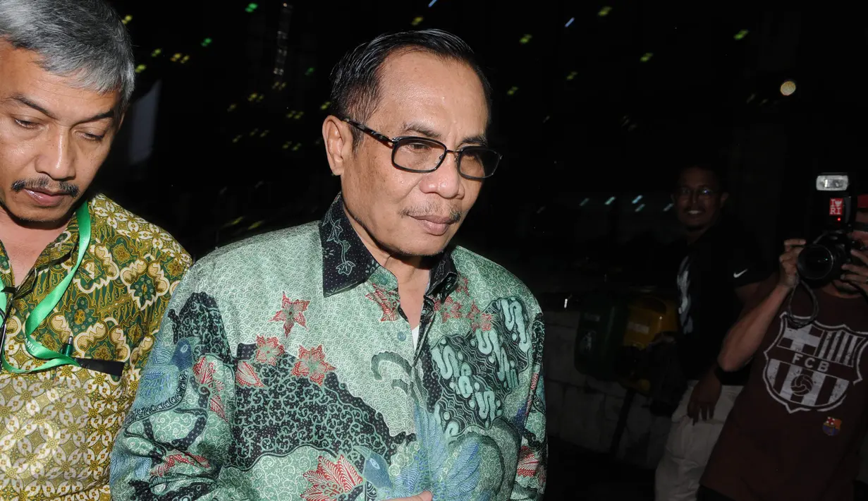Irman diperiksa sebagai saksi untuk tersangka mantan Direktur Pengelola Informasi Administrasi Kependudukan Ditjen Dukcapil Kemendagri Sugiharto, Jakarta, Kamis (10/11). (Liputan6.com/Helmi Afandi)