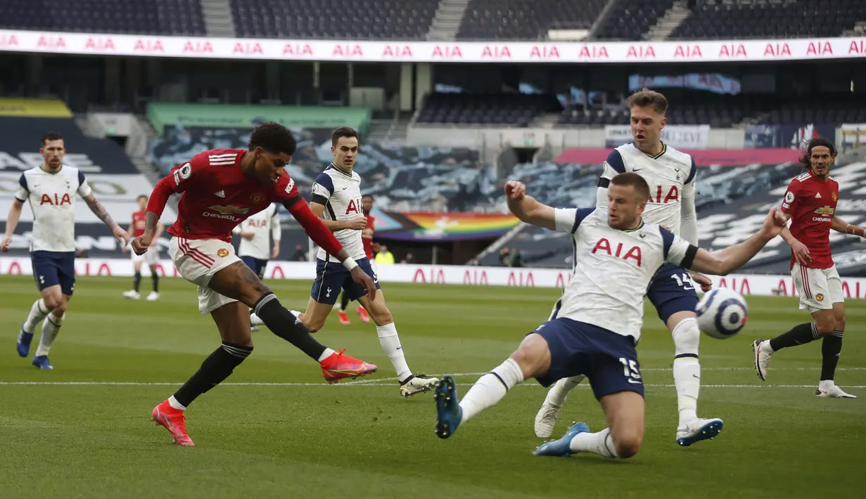 Manchester United sempat mengancam lewat Rashford. Namun, lagi-lagi belum ada gol yang tercipta. (Foto: AP/Pool/Matthew Childs)