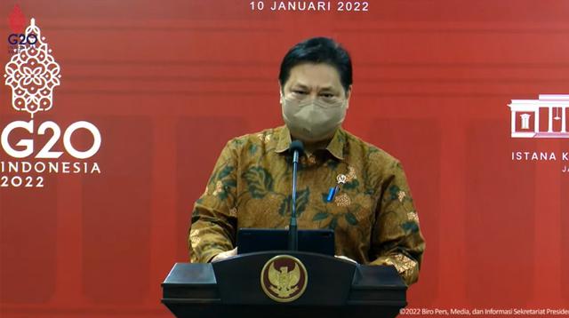 Menteri Koordinator Bidang Perekonomian Airlangga Hartarto dalam Keterangan Pers usai Ratas Evaluasi PPKM, di Istana Merdeka Jakarta, Senin (10/1/2022).
