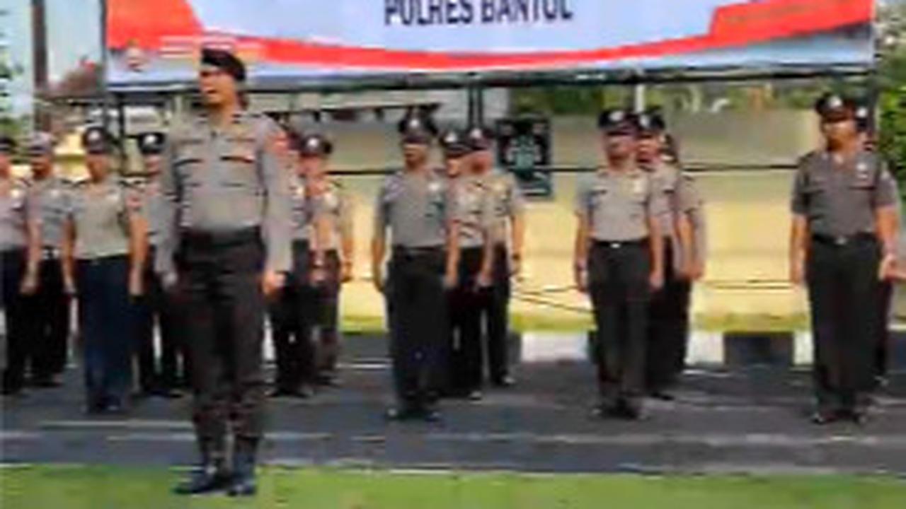 Polres Bantul baru-baru ini menggelar Upacara Korps Raport Kenaikan Pangkat TMT dan Pelepasan Purna Tugas Semester 2 Tahun 2023. <br>
