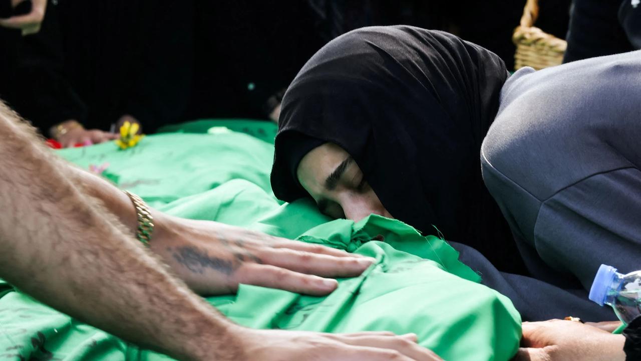FOTO: Tangis Duka Warga Lebanon Setelah Serangan Israel